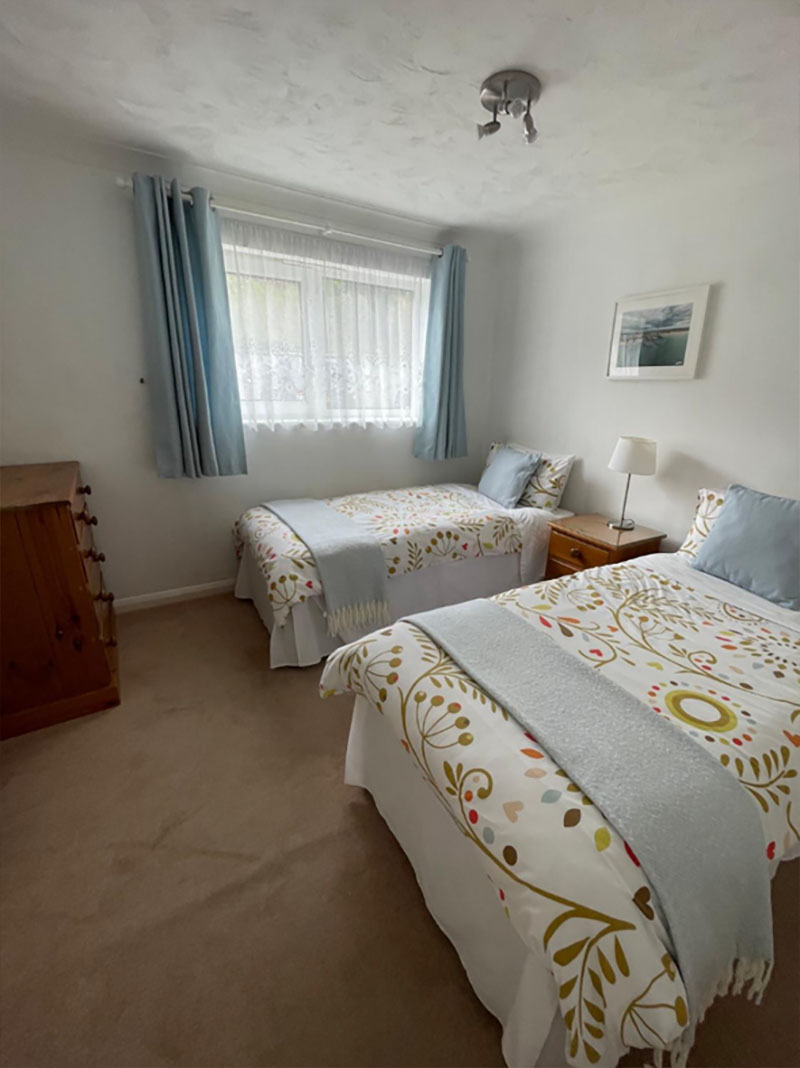 3 Waters Edge Apartment Ground floor twin bedroom. Newquay Cornwall