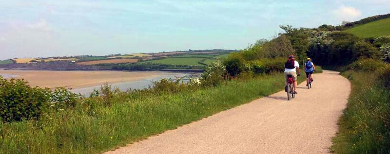 The Camel Trail Holiday Attractions and Family Days Out in Cornwall, The  Camel Trail  cycleway which runs from Padstow to Wadebridge
