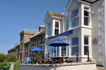 Porthleven  Bed and Breakfast with  outstanding views over porthleven harbour
