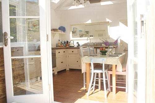  Annies by the Sea - Kitchen and dining area - Holidays St Ives Cornwall