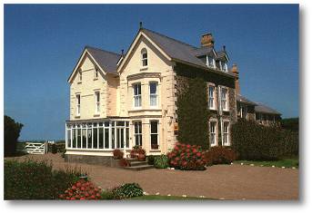 A lovely hotel built for the Earl of Wharncliffe in 1860.  9 comfortable en-suite bedrooms, licensed bar & restaurant, heated swimming pool and close to the coastal path.