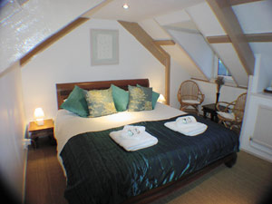 CROWS NEST Deluxe en-sute bedroom