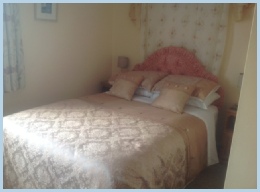 Single bedroom at Bre-Pen Farm