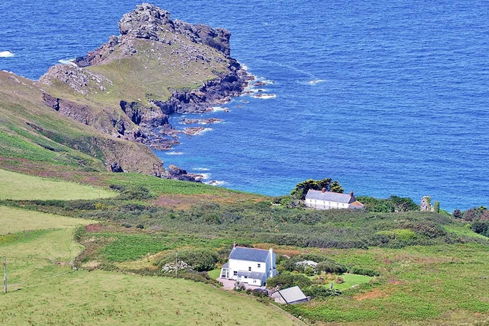 Panoramic Atlantic sea views from Chy Barnett holiday cottage, Land's End peninsula Cornwall