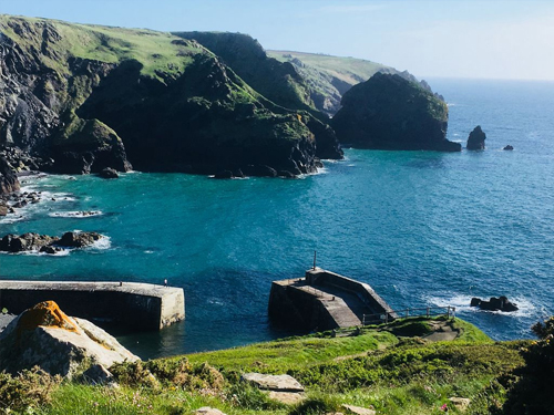 *Clifftop Cottage Mullion Cove, Sleeps 4 people