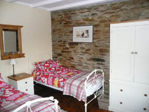 Twin Bedroom Self catering at Clifton House - Trebarwith Strand nr Tintagel