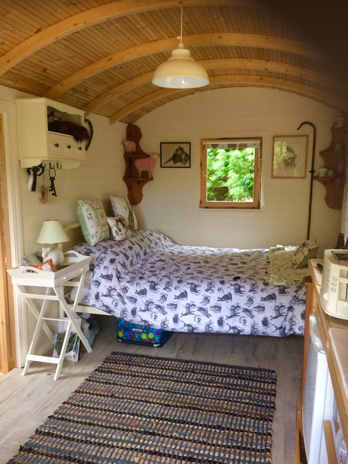 Foxy Shepherd Hut - Holidays in Cornwall