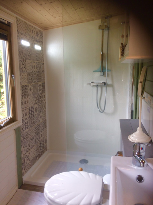 Foxy Shepherd Hut - Holidays in Cornwall