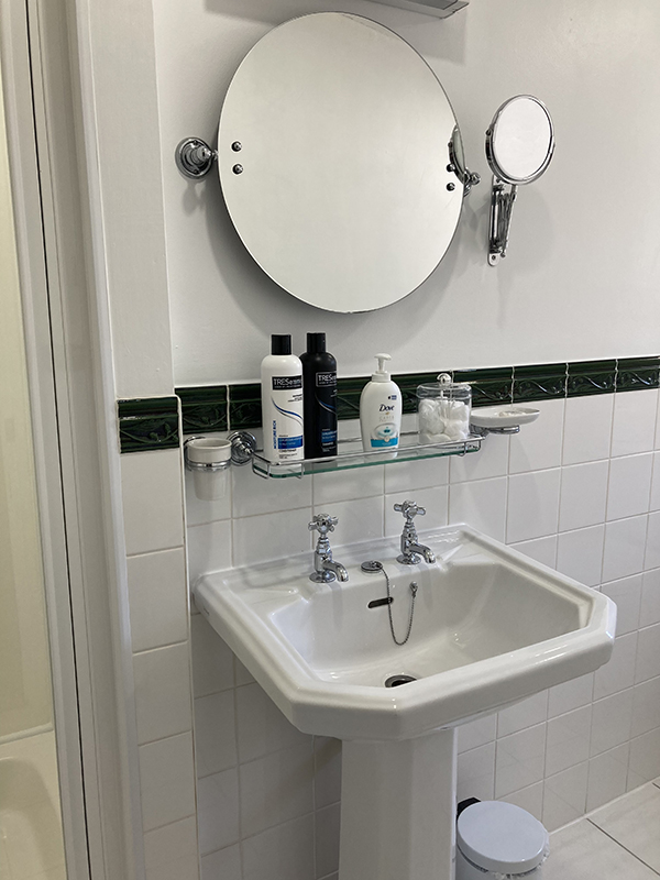 Bathroom in Cointreau Room St Keverne Bed and Breakfast   - Lizard Peninsula