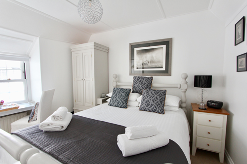 Pimms Room< St Keverne Bed and Breakfast   - Lizard Peninsula