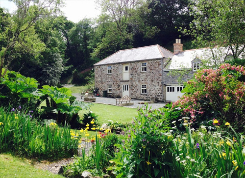 *Hallowarren Barn Holidays near Helford Estuary, Manaccan and Gillan on The Lizard Peninsula 