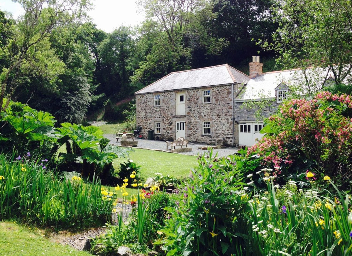 Hallowarren Barn Holidays near Helford Estuary, Manaccan and Gillan on The Lizard Peninsula