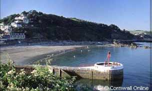 Harbour Reach consists of a spacious family apartment (sleeps 4)  & a cosy maisonette (sleeps 3)  situated in the heart of East Looe one minute from the main beach , coastal footpath, harbour & shops. They are across the road from each other, so handy for large parties.