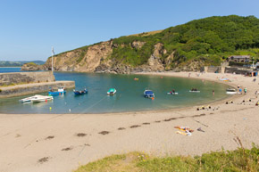 Polkeris beach - St Austel Bay - holiday cottages in cornwall