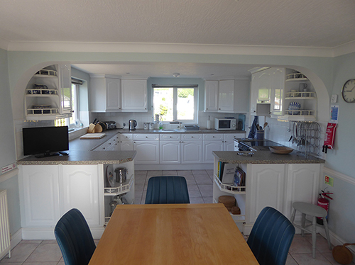 Highwood Kitchen - Holidays in Looe Cornwall