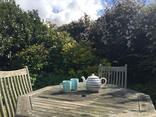 Hill Rise cottage Trevone Bay sleeps 6 with sea views