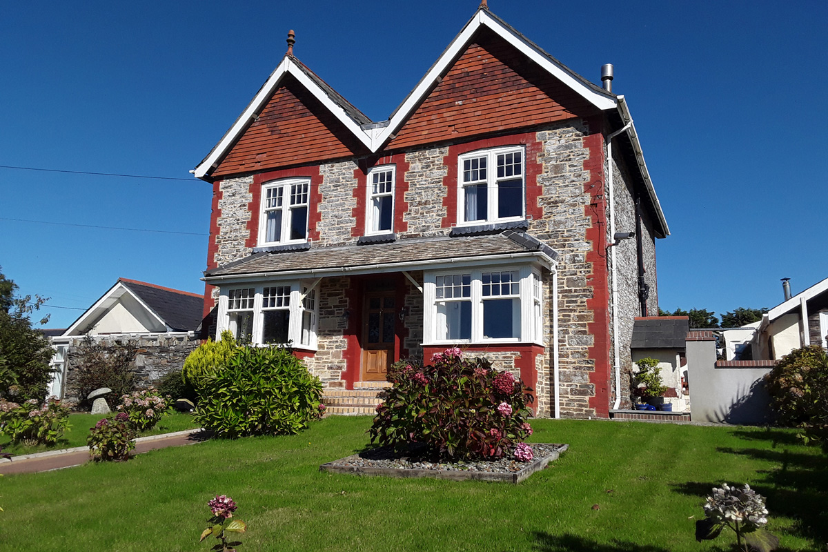 Kings Acre -sleeps 8 - Holidays near Trebarwith Strand and Tintagel Camelford  