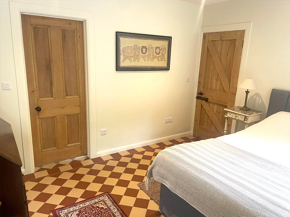 Ground floor en-suite Double/Twin Bedroomen-suite shower room