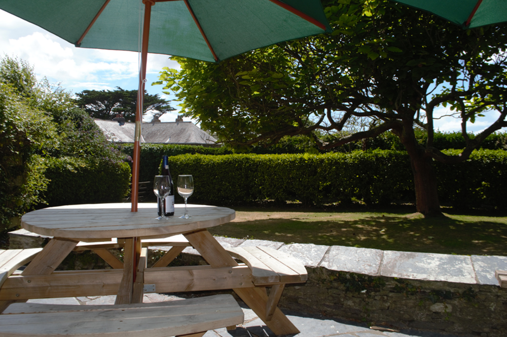 Linkside garden and holiday accommodation Trebetherick
