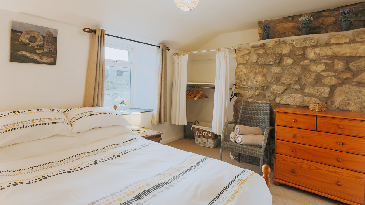 Little Gurnards Master bedroom Holiday Cottage at Zennor Lands End