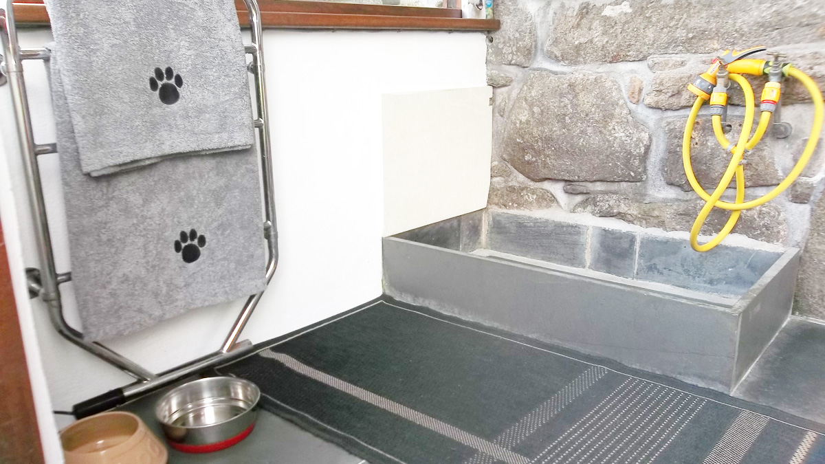 Dedicated Dog shower and towel Rail -Little Gurnards Holiday Cottage at Zennor Lands End