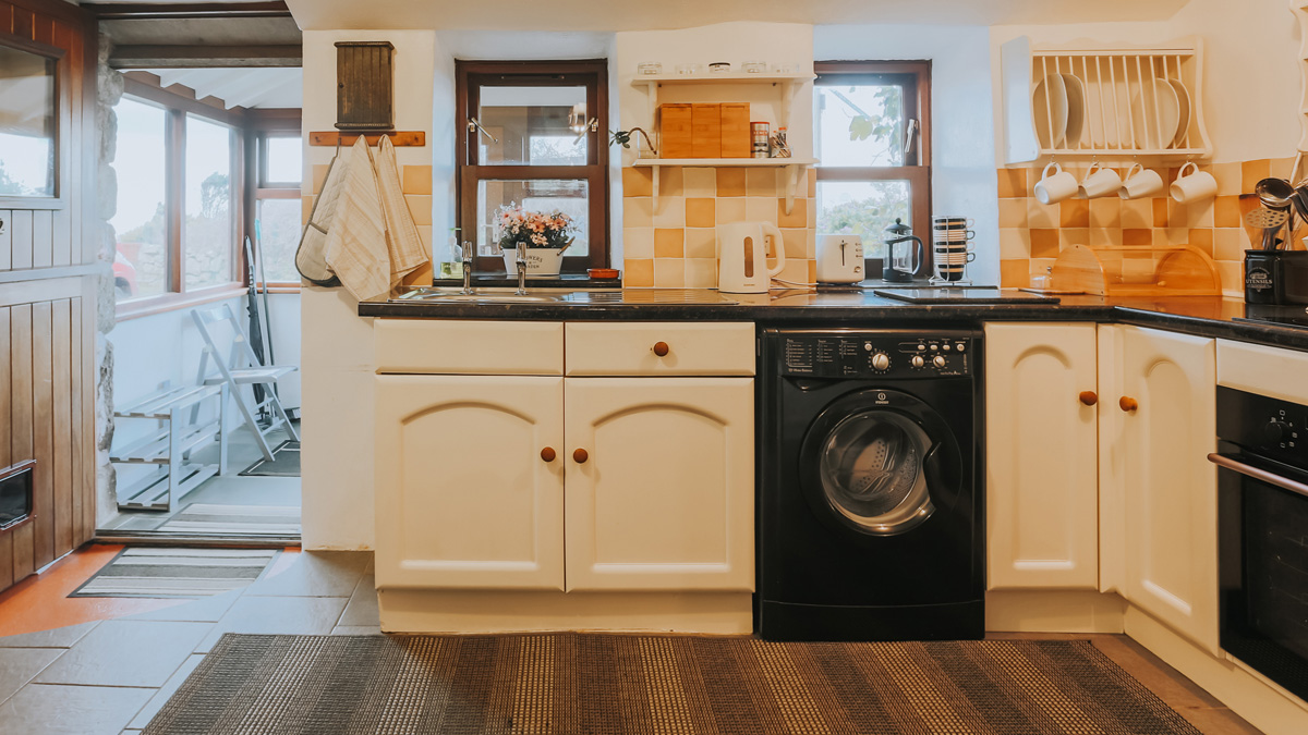 Little Gurnards - Kitchen Holiday Cottage at Zennor Lands End