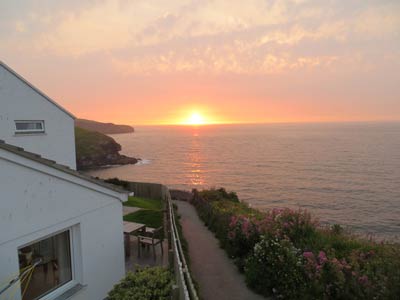 Port Isaac Holiday Cottage with Sea views clifftops