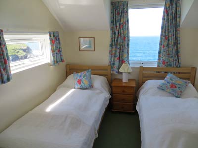 Port Isaac Holiday Cottage with Sea views overcliff