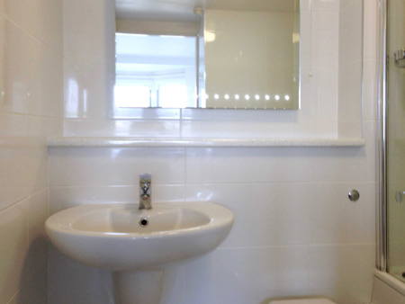 Bathroom - The Cabin - Falmouth Waterside holiday Apartment