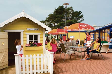 Outdoor seating at Looe Bay Holiday Park