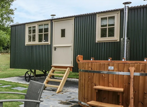 PengellyFarm     Wadebridge     Self-catering Static Caravan + Glamping Shepherds Huts 