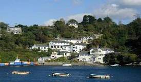 Caravan & camping park overlooking the Fowey River, ideal for activity and family holidays throughout the year.  Local activities include walking and sailing in some of Cornwall's most picturesque areas.