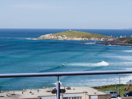 Fistal Holiday Apartment - with stunning views across Fistral Surfing beach