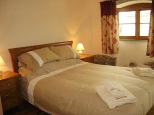 Polhilsa Cottages Double Bedroom