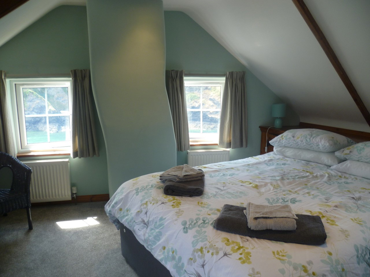 Port Isaac holiday cottage - main bedroom