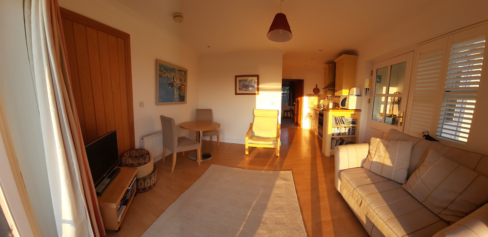 Self-catering Holidays  in Trevone Bay @ Puffins Wing Self Catering  in Trevone Cornwall