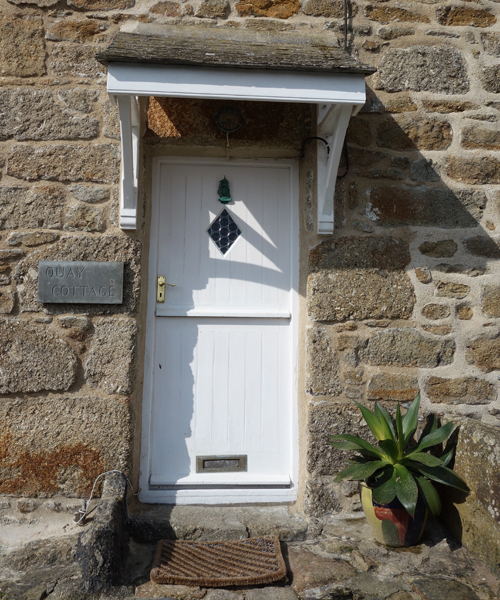 Quay Cottage on Mousehole harbour- sleeps 4