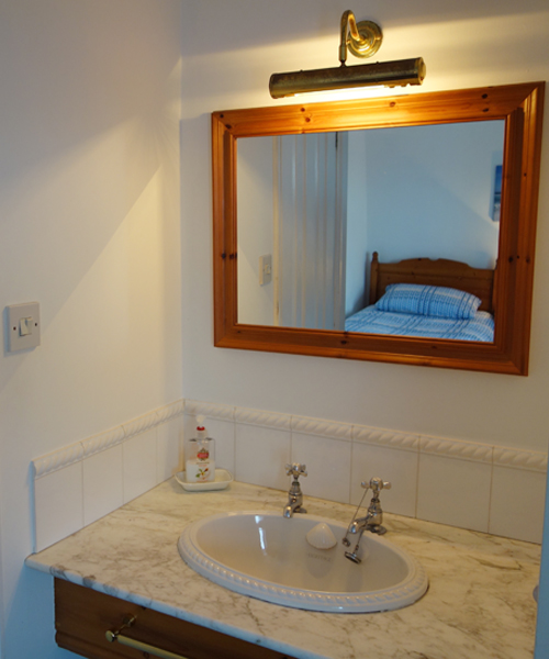 Quay Cottage on Mousehole harbour- sleeps 4