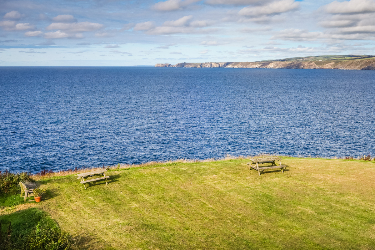 Signal Field B&B in Port Isaac - stunning location with Sea views