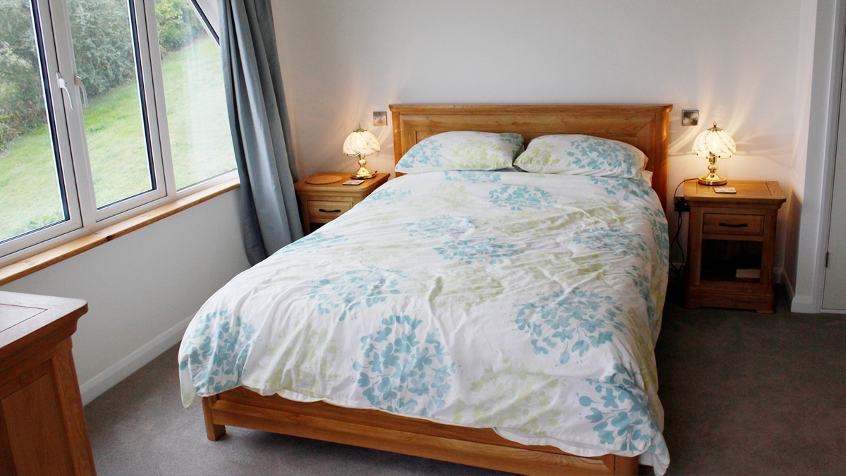 Spinnaker Holidays in Cadgwith bedroom 