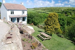 Self catering Holiday Cottage in Penberth Valley, Treen - St Cyrs