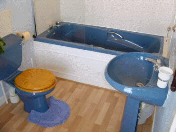 Full Bathroom at Sunset Self Catering