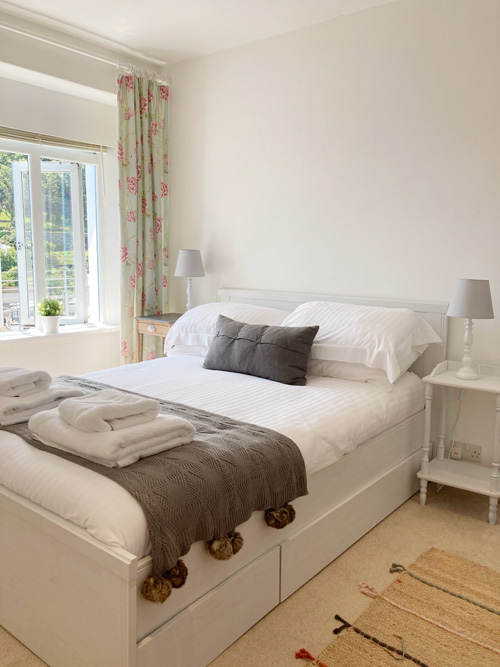 Holiday Cottage in Polperro - Teak Cottage main bedroom