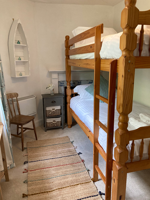 Holiday Cottage in Polperro - Teak Cottage Bunk room  