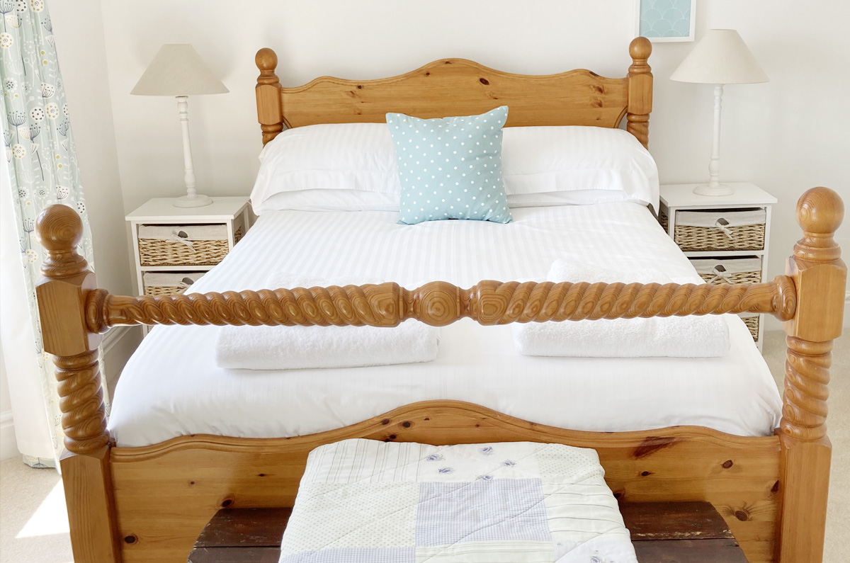 Holiday Cottage in Polperro - Teak Cottage bedroom