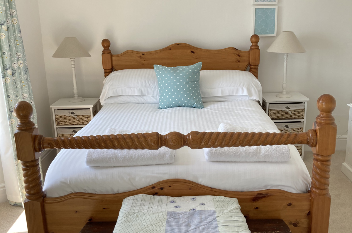Holiday Cottage in Polperro - Teak Cottage Double bedroom