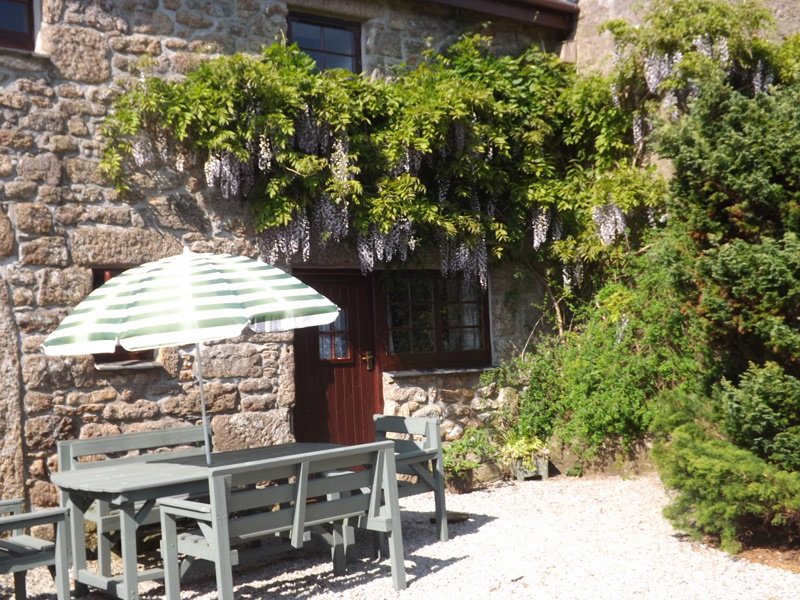 Granary Holiday Cottage sleeps 5 in Helston