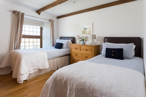 Twin bedroom - Trevio Farmhouse holidays near Padstow