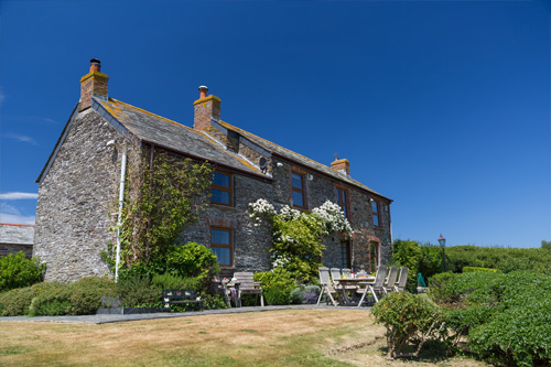 Trevio Farmhouse  Holiday Cottage near Padstow, Porthcothan and Treyarnon beaches