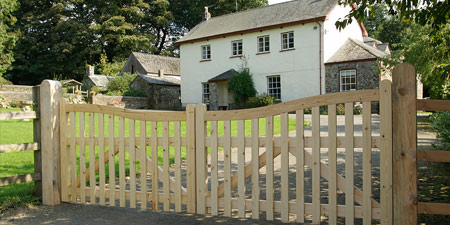 Wooden Gates Cornwall Wooden Driveway Gates @  Westcountry Wood Launceston></div>
      </li>
      <li> 
        <div align=